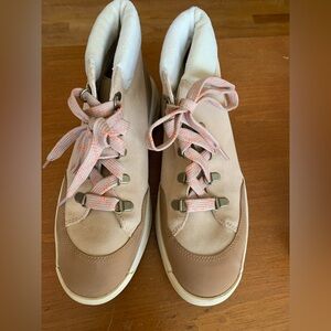 Sorel Women's Tan and Cream Lace Up Boots